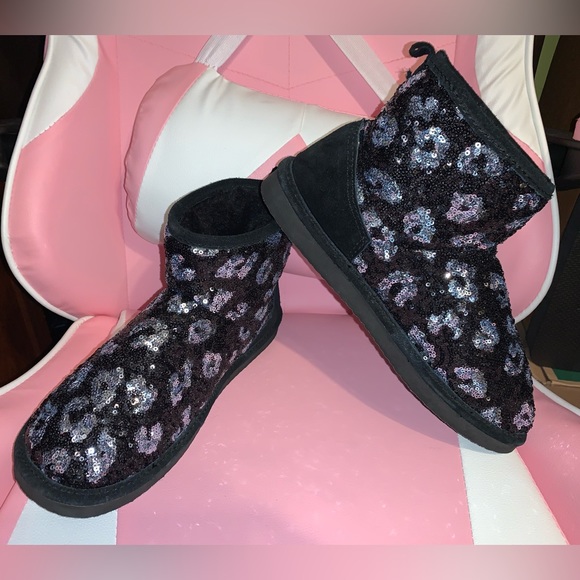 VS PINK Size LARGE 9/10 RARE HTF Cheetah Pattern Bling Faux Fur Lined Boots. - Picture 13 of 13